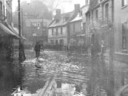 Midgate Under Water (1910)